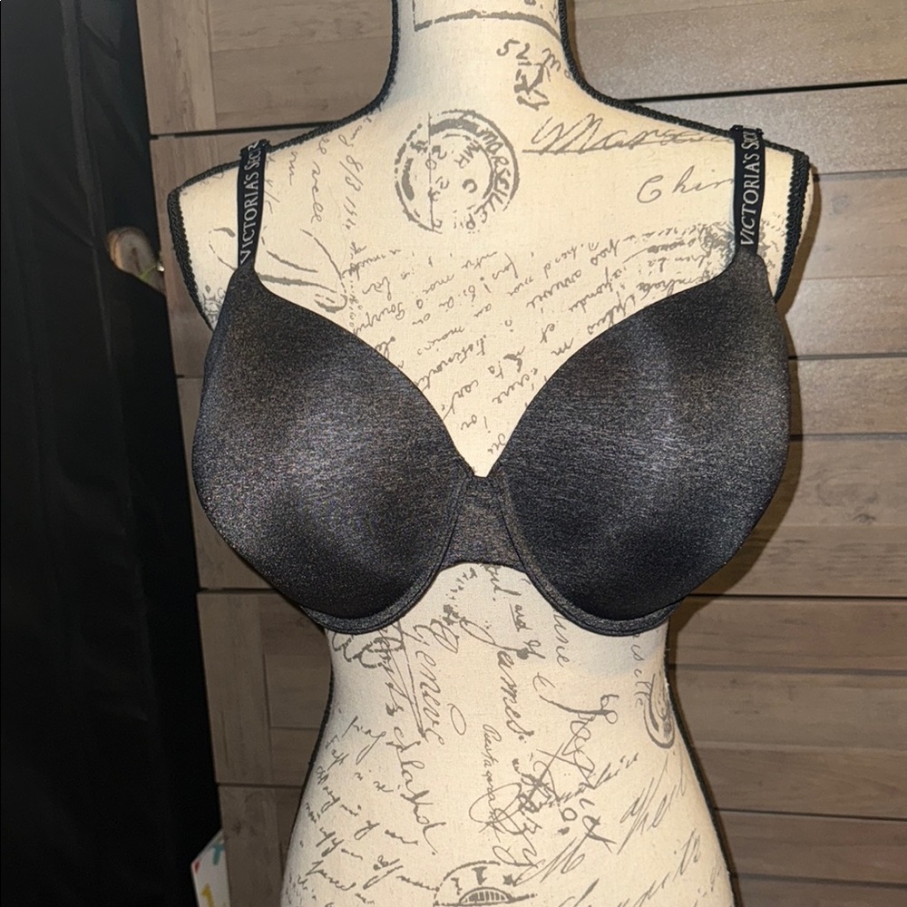 Victoria's Secret Black Molded Cup Bra Intimates